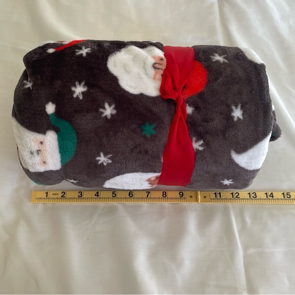 BLANKET - New without tags Santa fleece blanket - Picture 4 of 6
